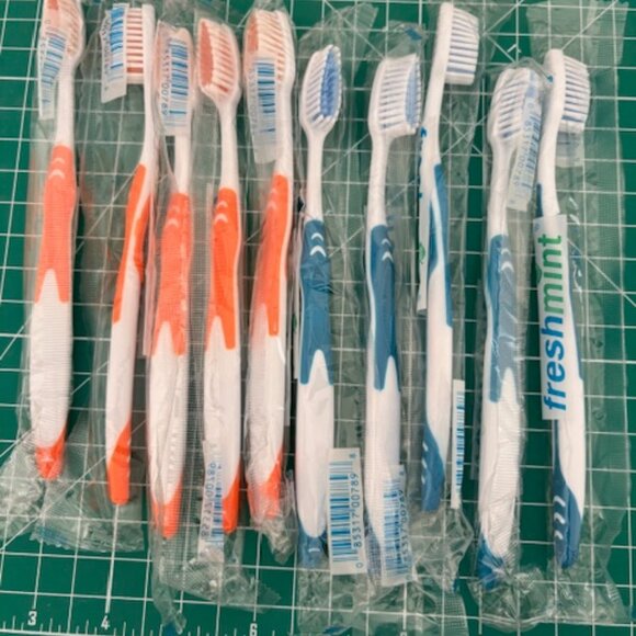 New- Set of 10 Toothbrushes - Picture 1 of 1
